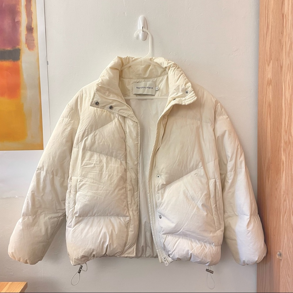 Cropped white puffer jacket with down filling